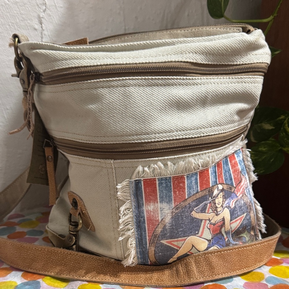 Vintage-Inspired Canvas Crossbody Bag